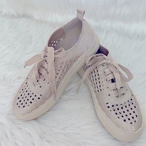 Vince Camuto stylish snieakers